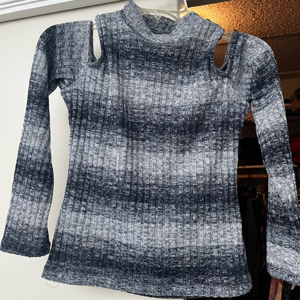 Sadie & Sage Black and Gray Sweater